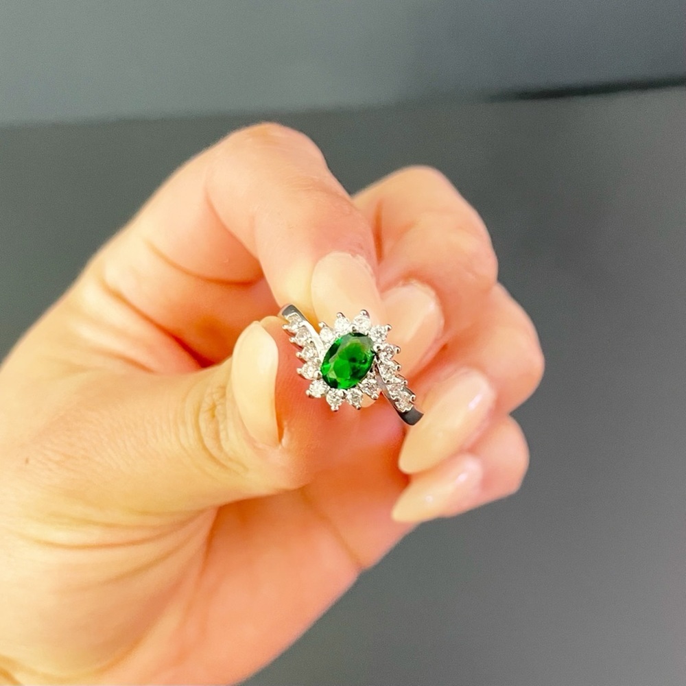 925 Sterling Silver Ring with Cubic Zirconia - Picture 5 of 6